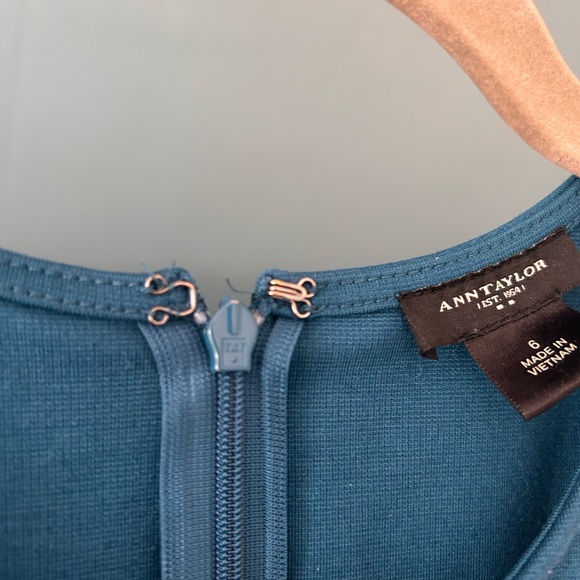 Anne Taylor Women's Blue Knit Sleeveless Dress with Zipper Back and Hook NWOT - Picture 4 of 12